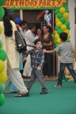 Manyata Dutt at Sanjay Dutt and Manyata celebrates childrens birthday in Blue Sea, Mumbai on 21st Oct 2011 (58).JPG